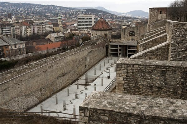 Mégis megépül a mélygarázs a budai Várnál