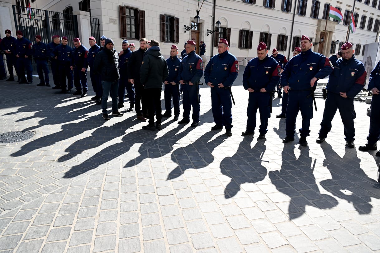 Ötvenezer forintra büntette a rendőrség a hvg.hu tudósítóját, aki ott volt a Karmelitánál, a kordonbontáson 