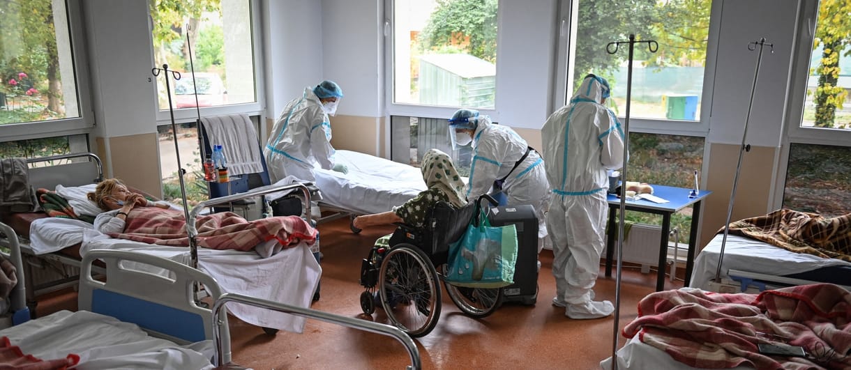 Egy év alatt a lakosság felét sem sikerült beoltani Romániában