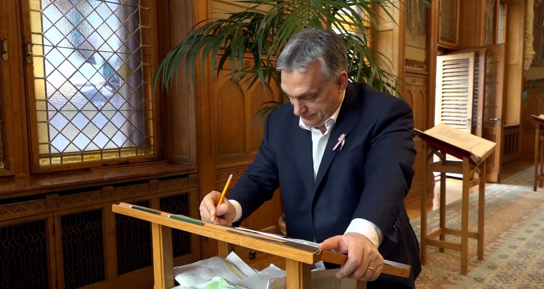 Orbán Viktor üzent: 