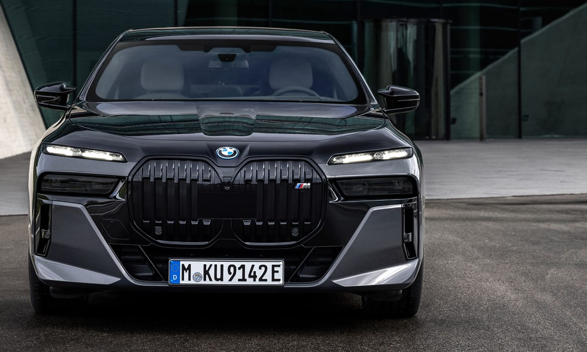 Magyarországon az új 7-es BMW csúcsmodellje, a zöld rendszámos M760e
