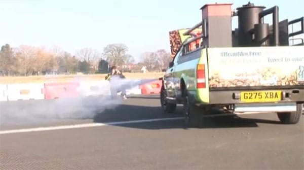 Sebességi rekord egy kávézacc-hajtású Forddal - videó