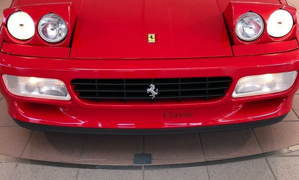 Nem elírás, 679 kilométer van ebben a 28 éves eladó bukólámpás Ferrariban