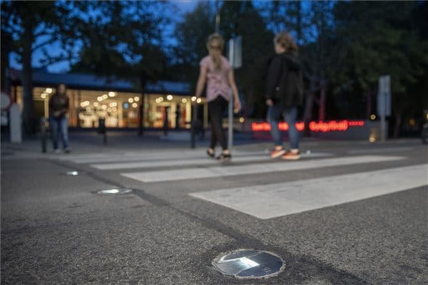 Büntetőlámpa a zebránál: garantáltan pirosat kap, aki túl gyorsan hajt