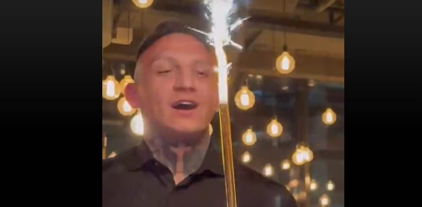 Boráros Gábor megmutatta, mit ne tegyen senki a szülinapi tortájával (videó)