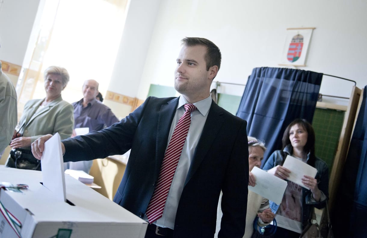 Többmilliárdos költségvetési csalás miatt nyomoz a NAV, jobbikos képviselőt is feljelentettek