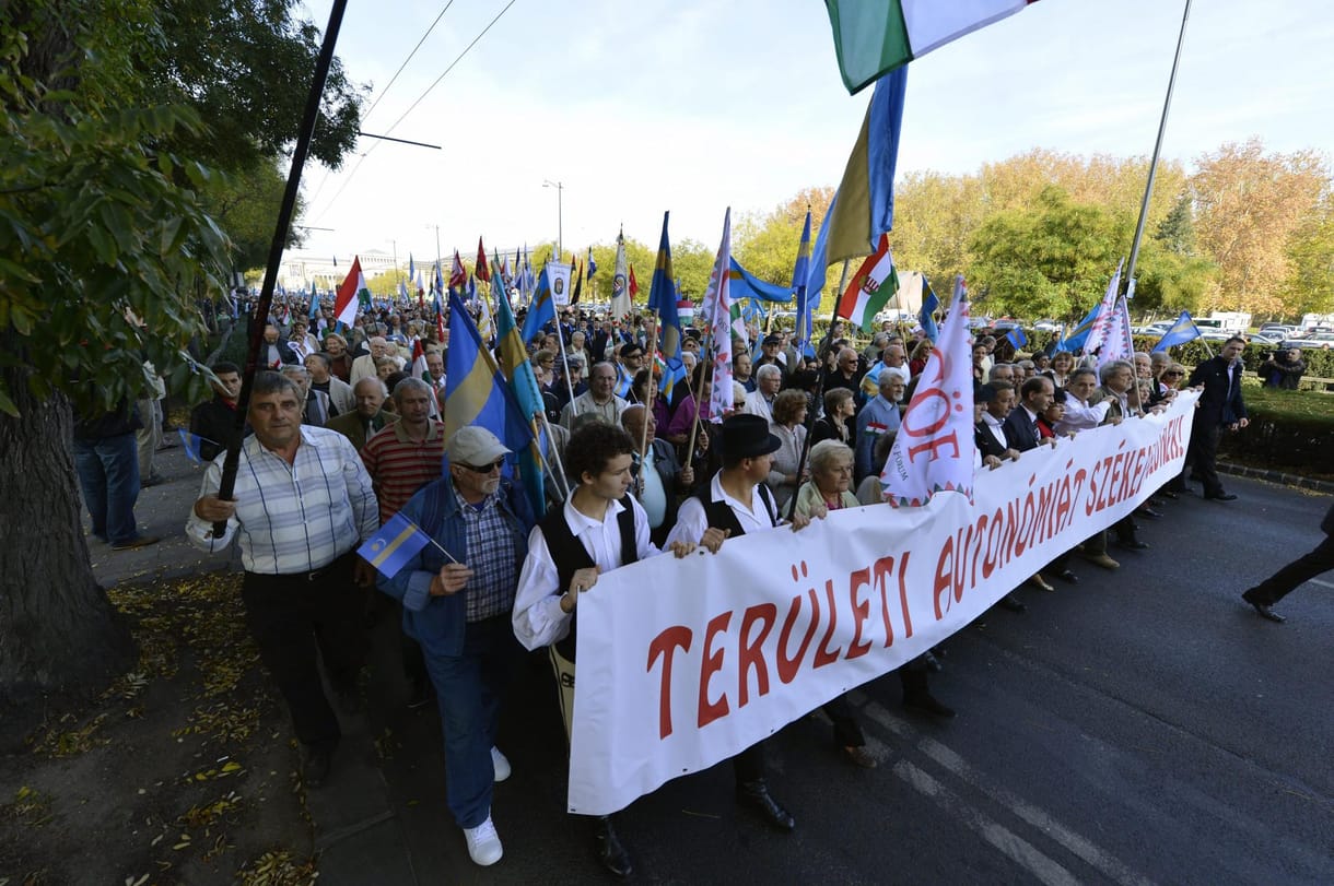 Békemenetesek is tüntettek a székelyek mellett