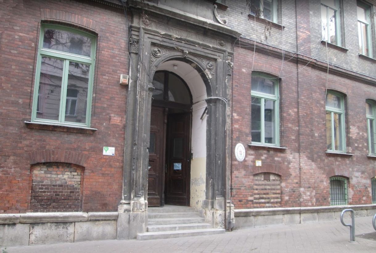 A tankerület bérbe adott egy józsefvárosi iskolát, de erről egy szót se szólt az önkormányzatnak