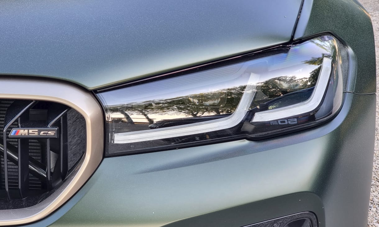 Így hasít 340 felett az autópályán egy 1000 lóerős BMW M5 – videó