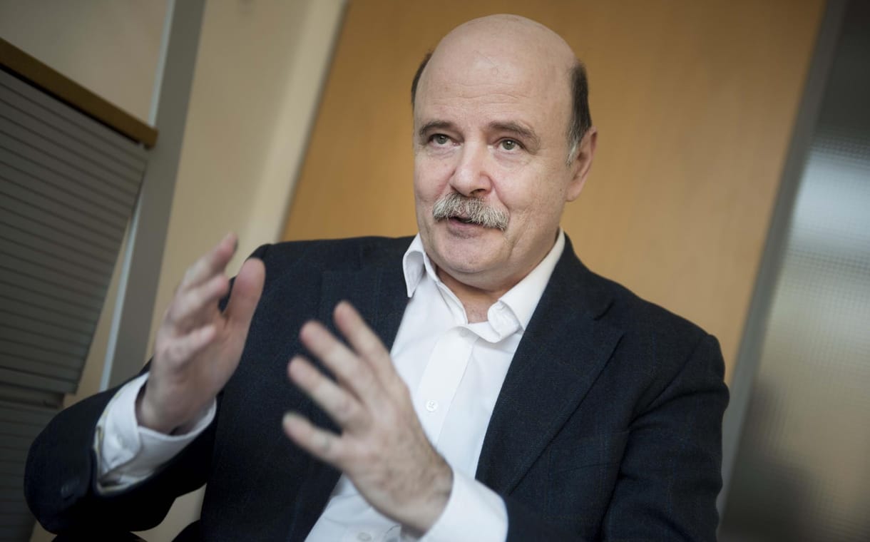 „Az aranyozott kereszt és a vörös csillag fénye együtt ragyogja be az orosz múltat és a jelent”