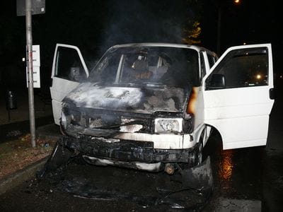 Percek alatt kiégett egy kisbusz – fotók