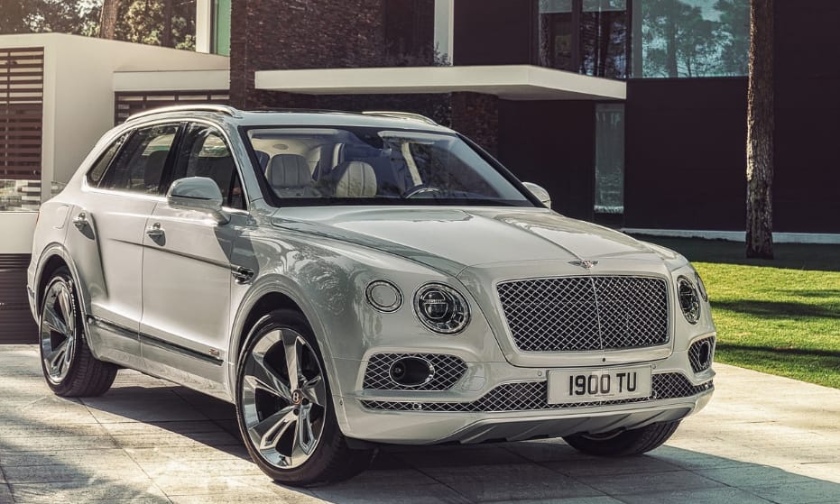 Tömegek kérték: itt az első zöld rendszámozható Bentley luxusterepjáró