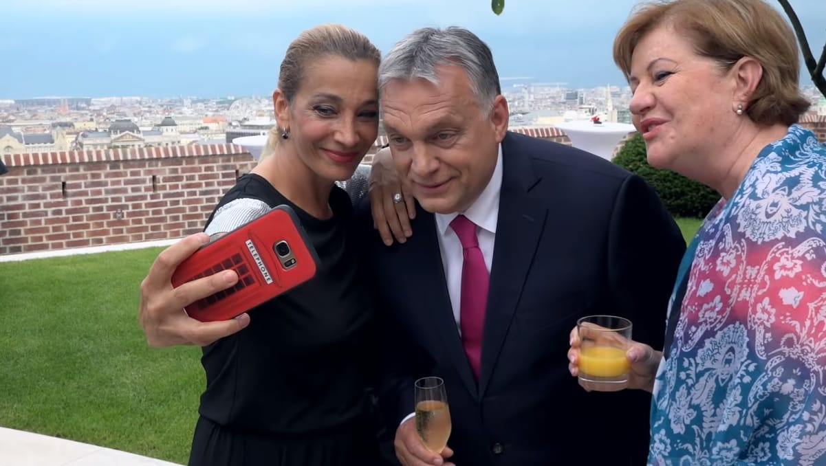 Orbán fogadást adott, és dalra fakadt – videó