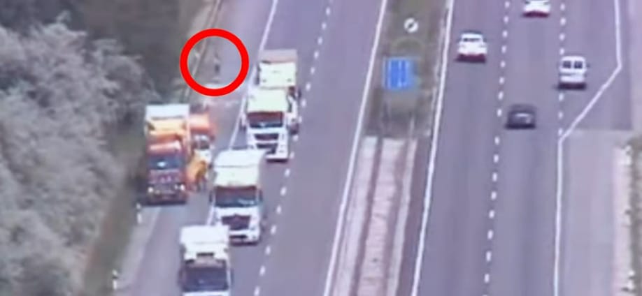 Rollerrel rázta le a rendőröket egy férfi az M1-es autópályán