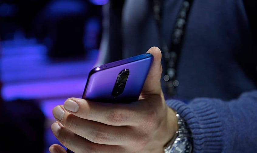Extrém megoldást talált ki az Oppo, hogy elrejtse a szelfikamerát