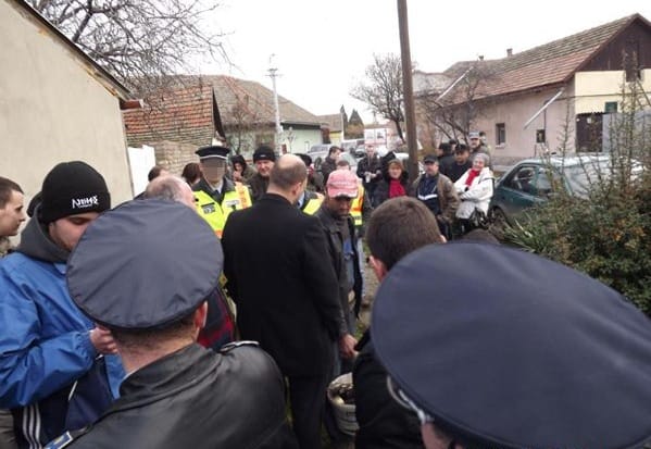Rendőrök, jobbikosok gyűltek össze egy meghiúsult kilakoltatásnál