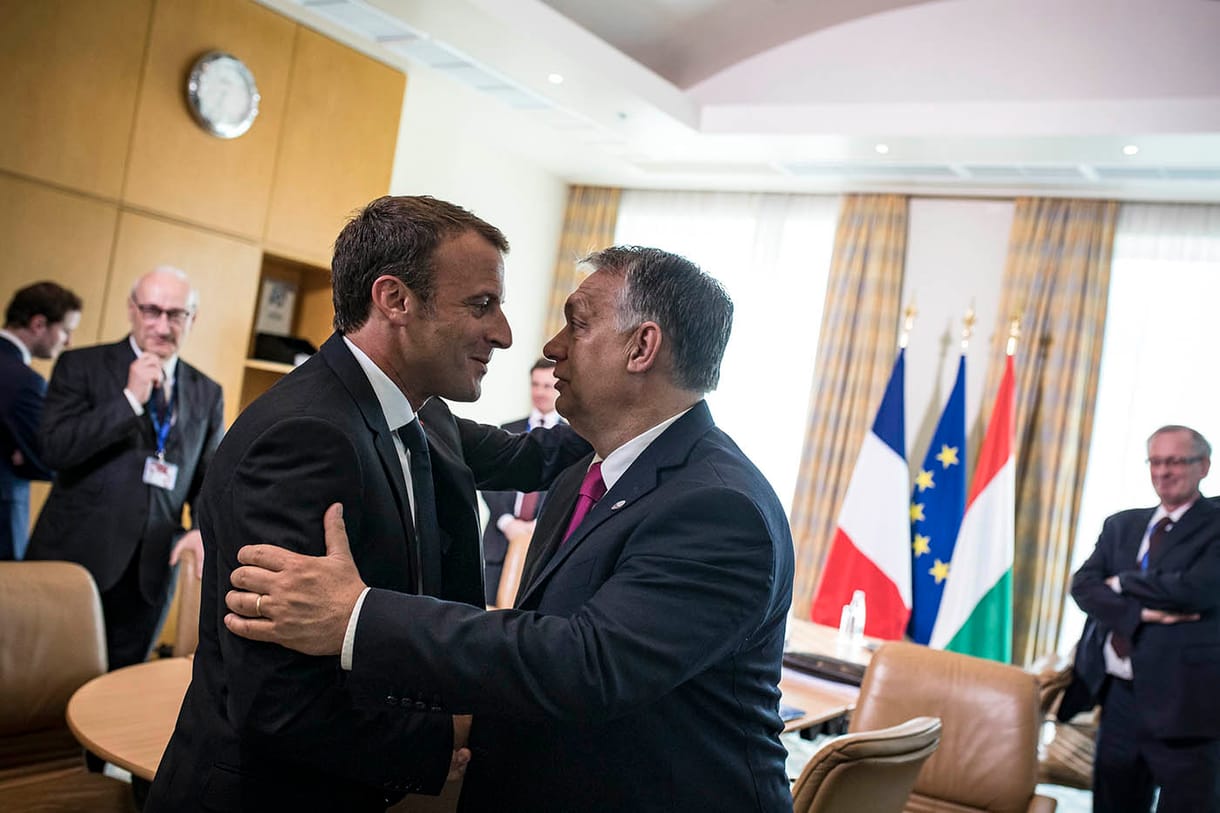 Macron ragaszkodik ahhoz, hogy a Néppárt rakja ki a Fideszt