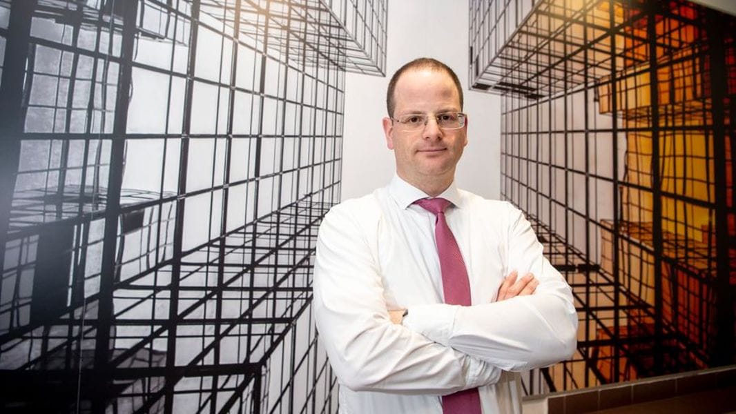 Magyar milliárdosok túlélési technikái: Jellinek Dániel
