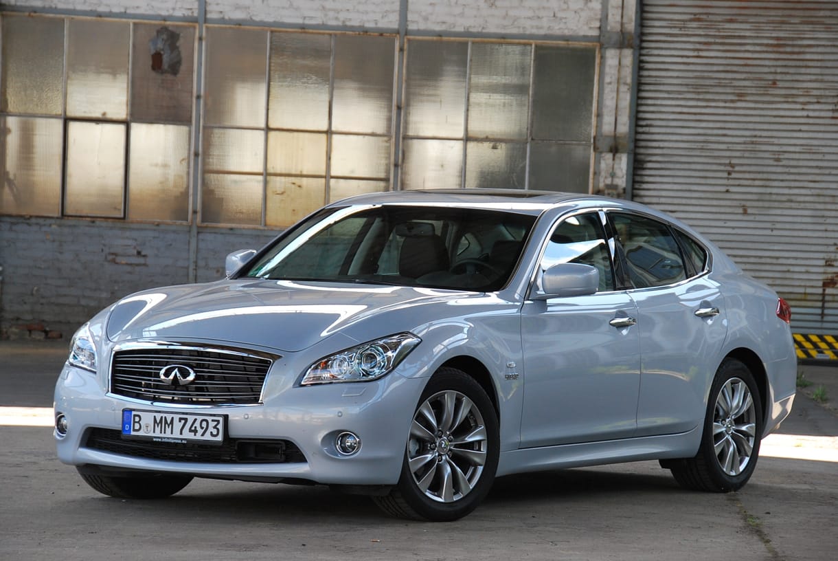 Exkluzív teszt: vezettük az Infiniti hibrid nagyautóját
