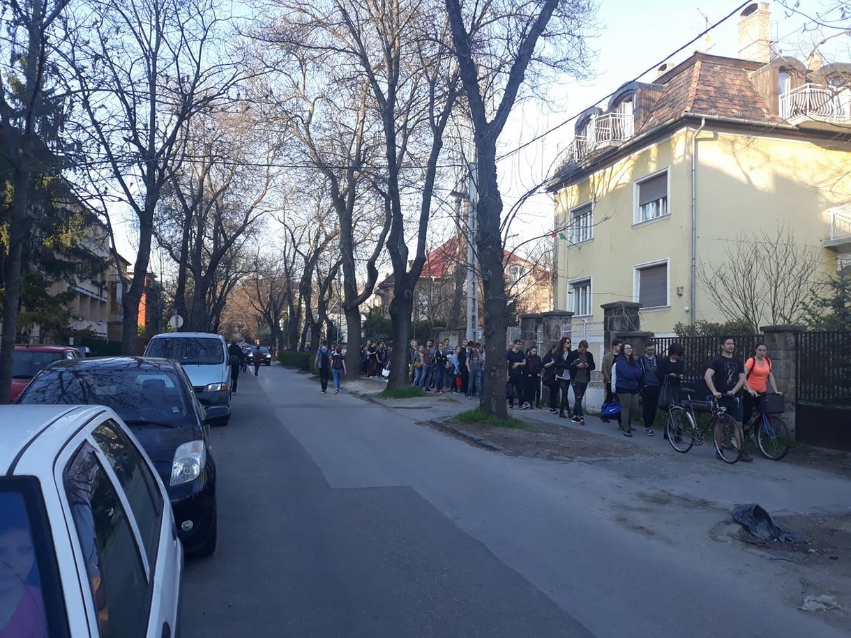 Áthelyezték a rettegett átjelentkezős szavazókört