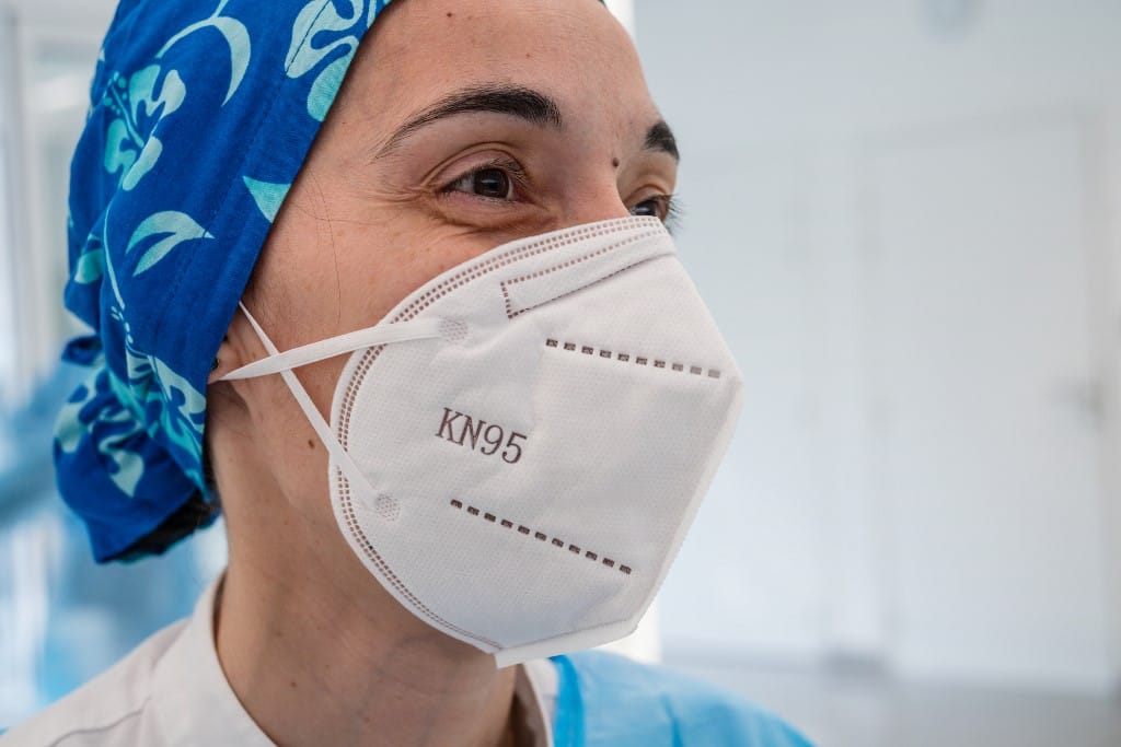Bepereltek egy kínai maszkgyártót, annyira silány minőséget árult