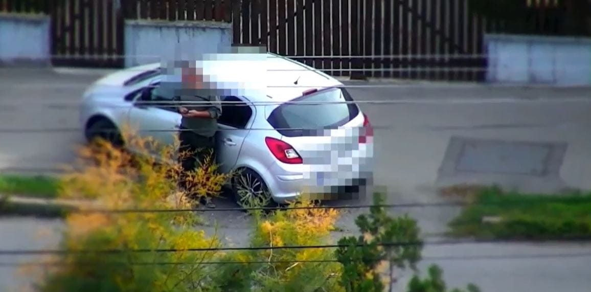 Kiszúrta a rendőröket az ittas autós és félreállt, de a drónt nem tudta kicselezni – videó