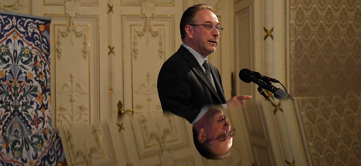 Háromezer művész kapott „gázsielőleget” a kormánytól