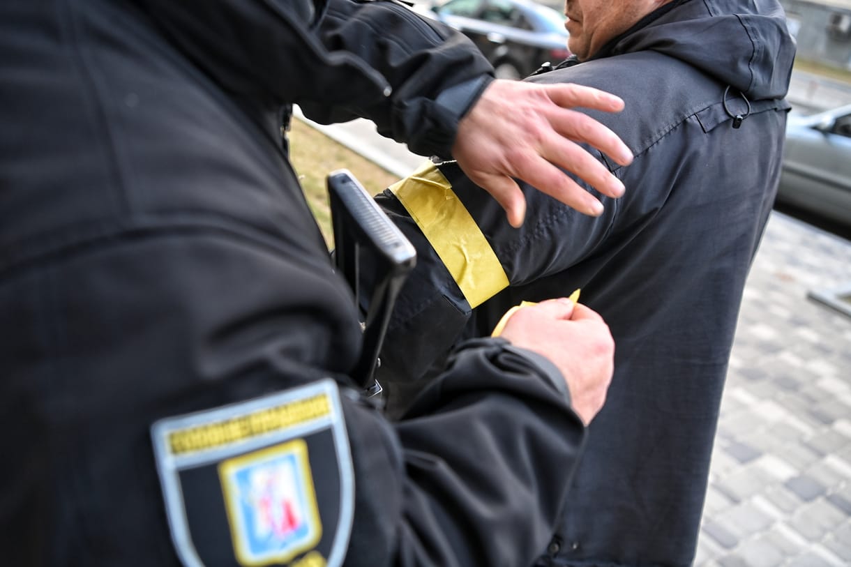 Annyian jelentkeznek Kijevben önkéntesnek, hogy kifogytak a felszerelésből