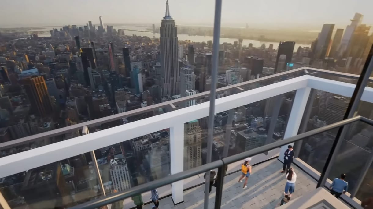 Üveglift repíti a turistákat közel 400 méterrel New York fölé