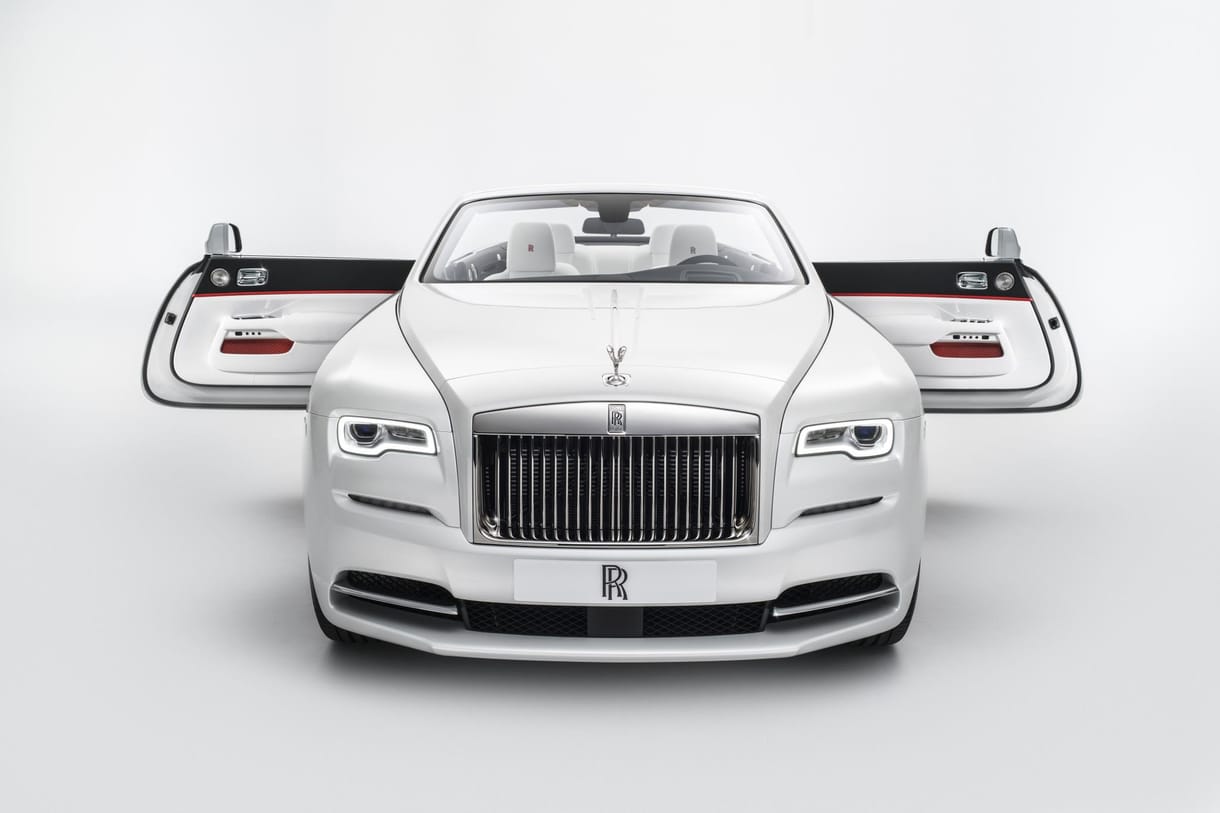 Divat ide vagy oda, ez a Rolls-Royce Dawn letaglózó