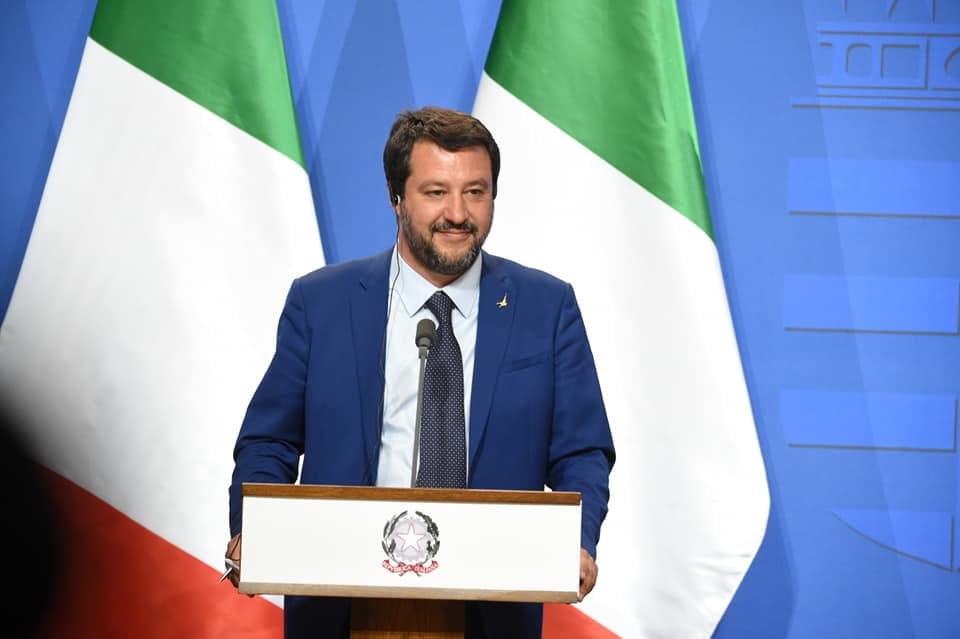 Salvini új ötlete: pénzbüntetést kap, aki megmenti egy migráns életét