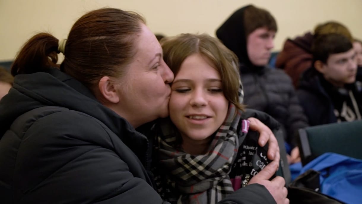 Elvitték 12 éves lányát az oroszok, hónapokba telt, mire megtalálta - videó