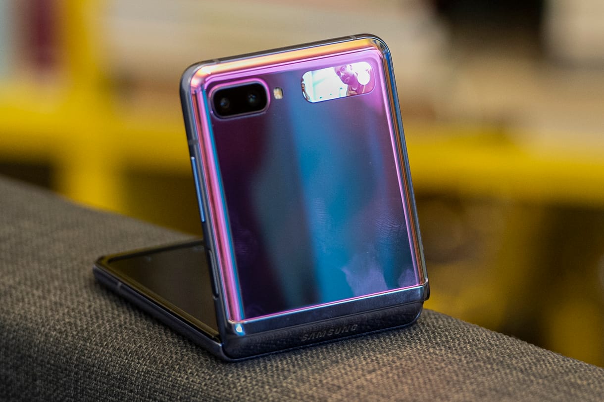 Olcsóbb összehajtható telefont készít a Samsung, de valami fontos hiányzik majd belőle