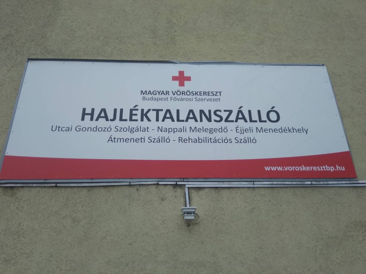 Újabb lakó koronavírustesztje lett pozitív a Vöröskereszt hajléktalanszállóján