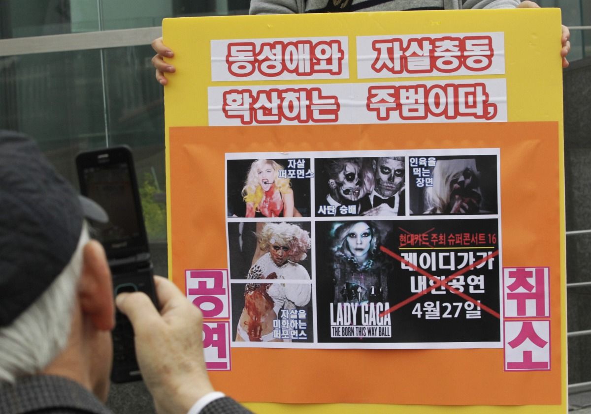 Kiakadtak Lady Gagán a dél-koreai keresztények