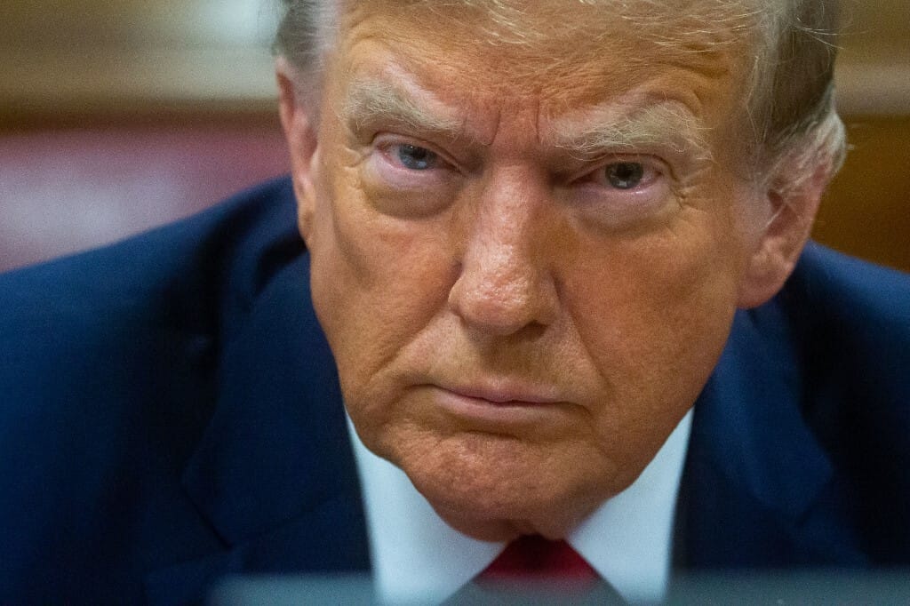 Elnöksége idejére megúszhatja az ítélethirdetést a pornósztárnak fizetett hallgatási pénz ügyében már elítélt Trump