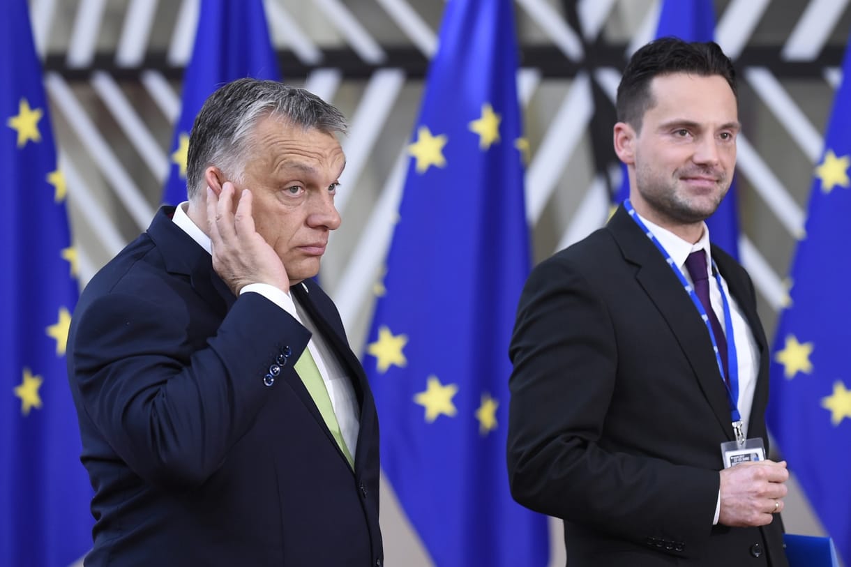Orbán sajtófőnöke panaszkodik: elvettek egy mandátumot a Fidesztől