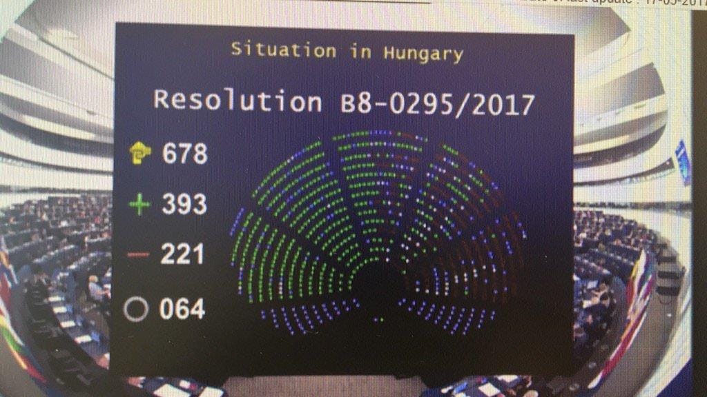 Mire is szólították fel Orbánékat? Az EP tömören elmagyarázza