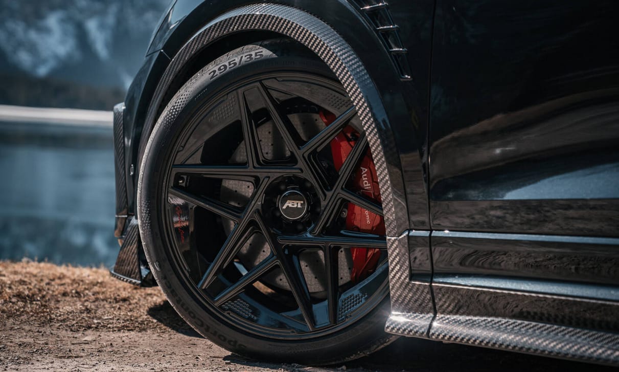 Ilyen egy 120 millió forintos, teljesen kihegyezett Audi RS Q8