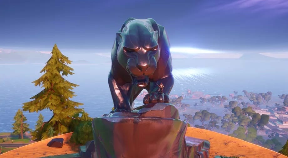 Hatalmas Fekete Párduc-szobor jelent meg a Fortnite-ban, özönlenek hozzá a játékosok