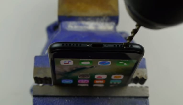 Egy teljesen idióta őrület terjed az iPhone-osok körében, ne utánozza semmi pénzért