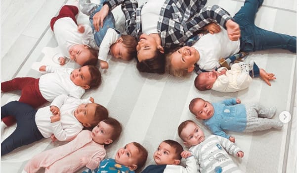 23 éves, és már tizenegy gyereke van, ebből tíz béranyától