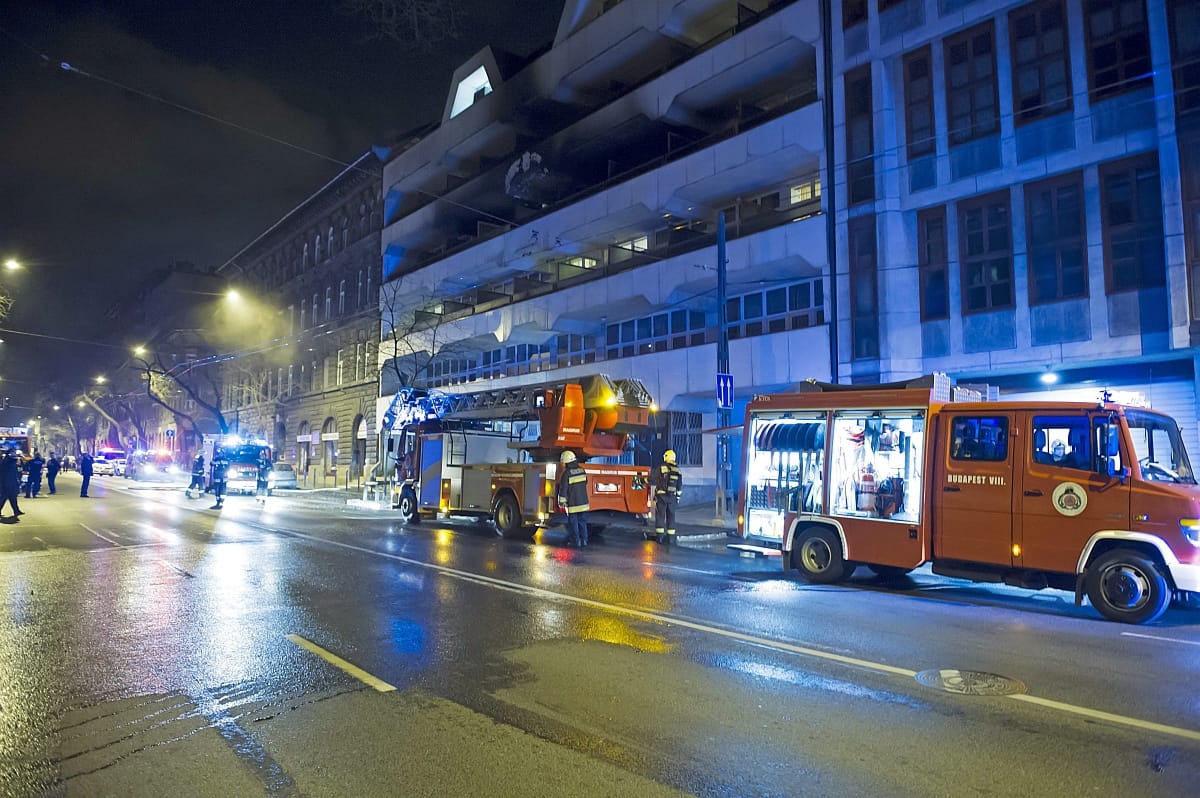 Tűz volt egy idősek otthonában Budapesten, egy nő meghalt