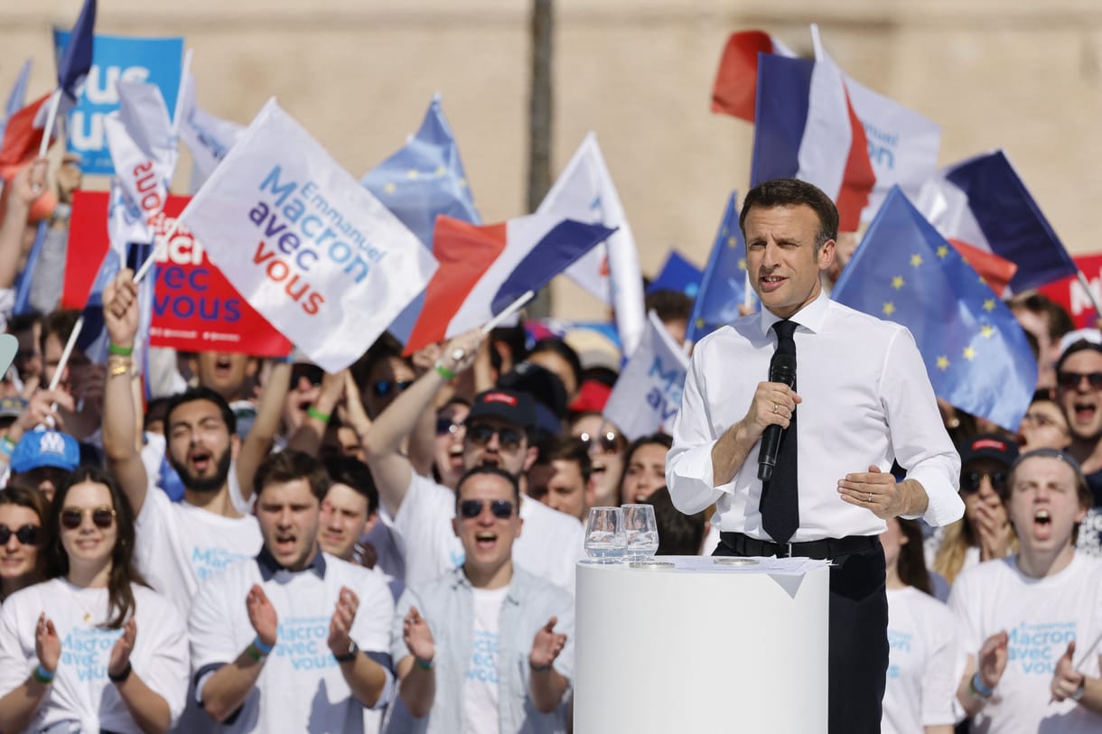 Macron győzelemre számíthat Franciaországban, de nem lesz felhőtlen az öröme