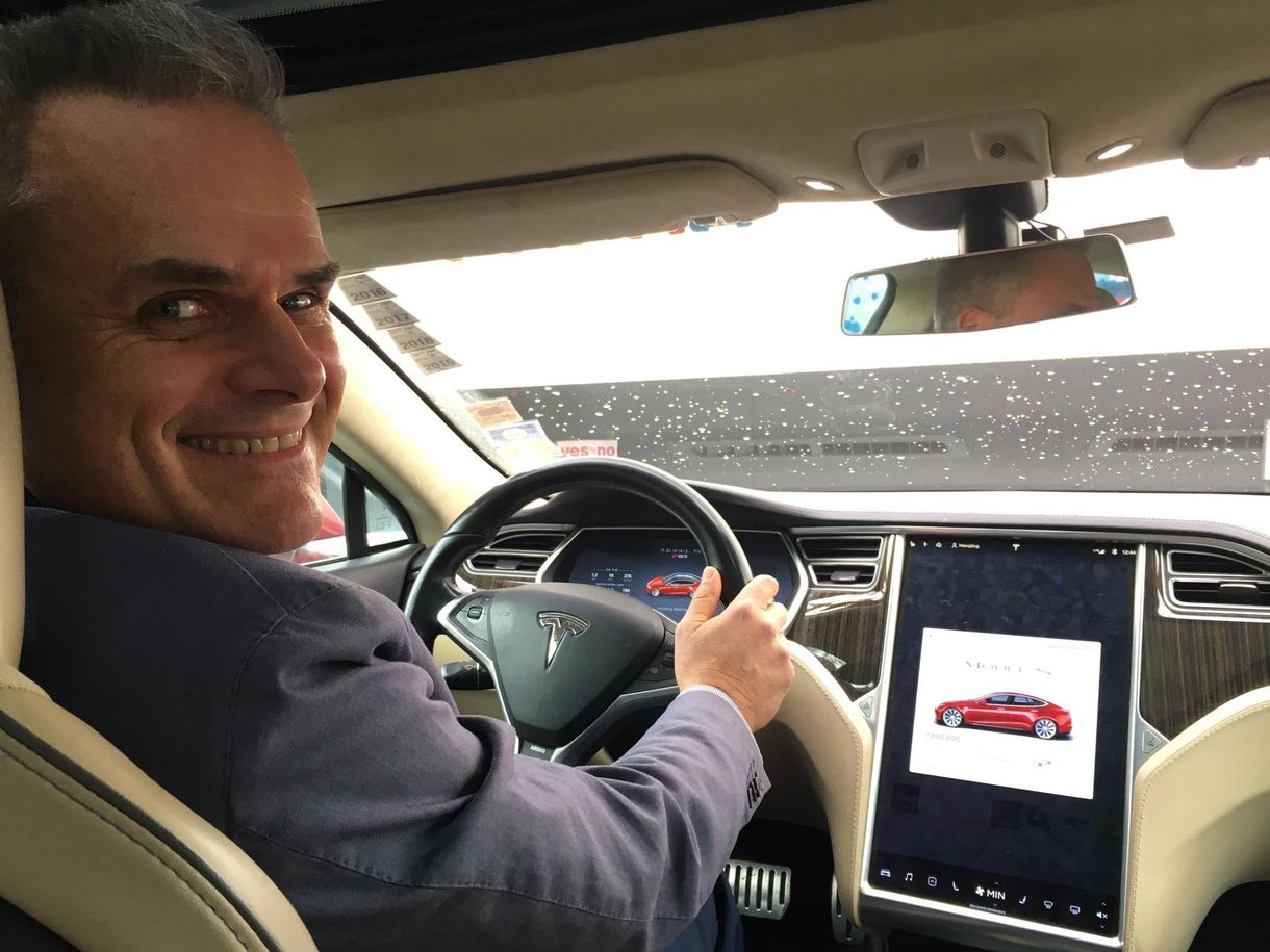 1,2 millió kilométernél jár ez a Tesla, de nem akar leállni 