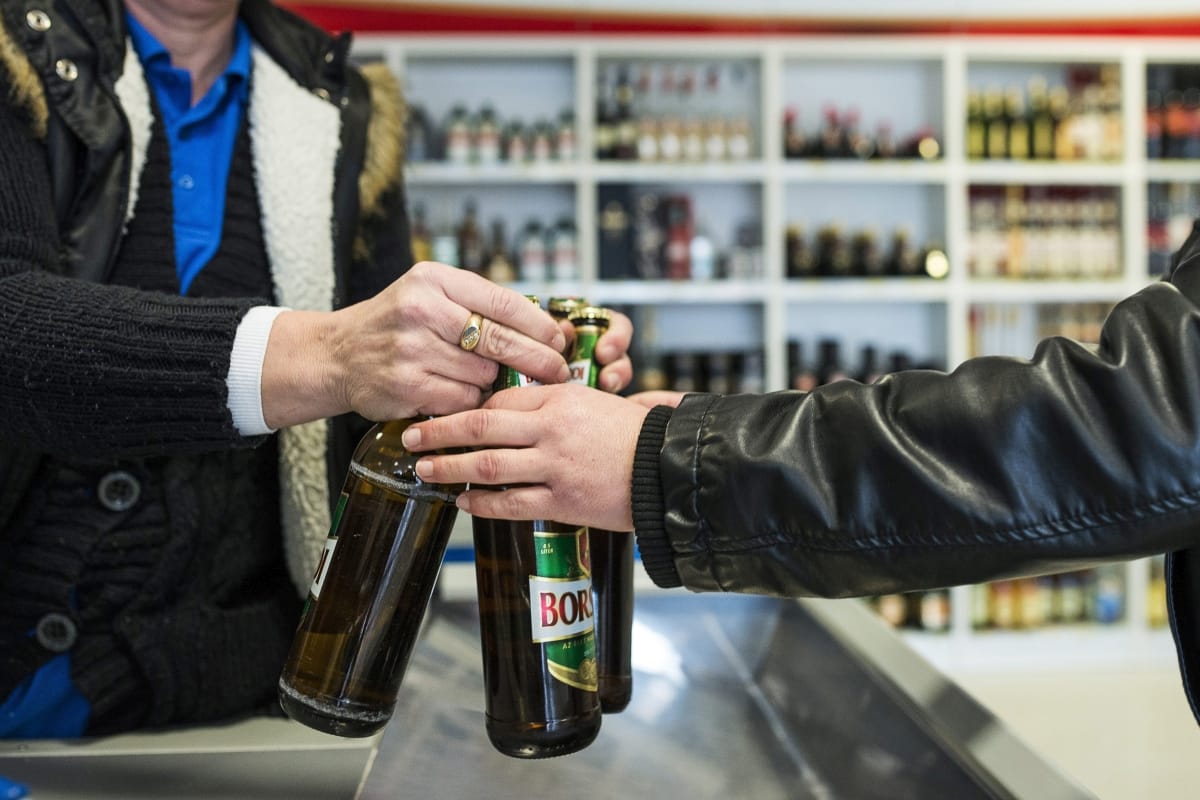 Piálásban és cigizésben lenyomják az európai átlagot a magyar fiatalok