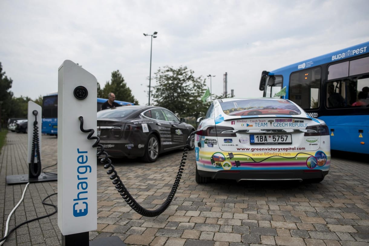 Magyar fejlesztésű elektromosautó-töltőt avattak Budapesten