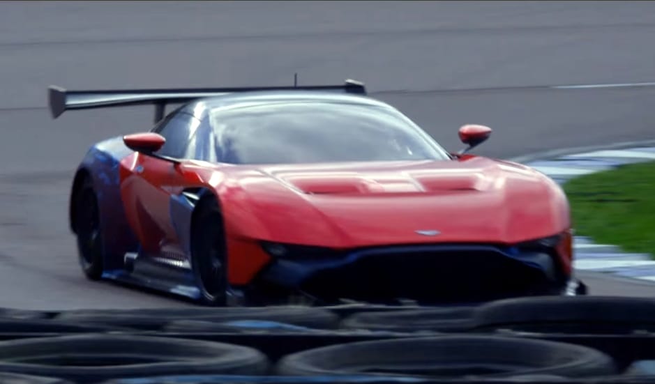 Feláll az ember kezén a szőr a legdurvább Aston Martin hangjától – videó