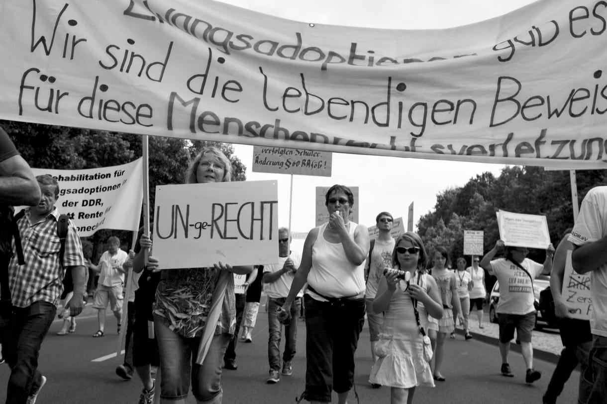 Menekülő szülők, elrabolt gyerekek: újabb csontváz esik ki az NDK szekrényéből – 1991. május 24.