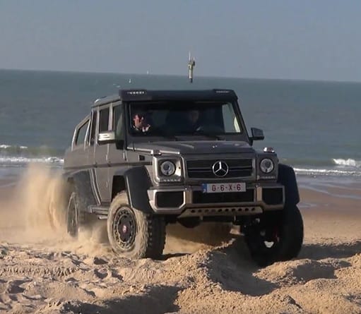 Kicsit átrendezte a tengerpartot a Mercedes hatkerekű szörnye - videó